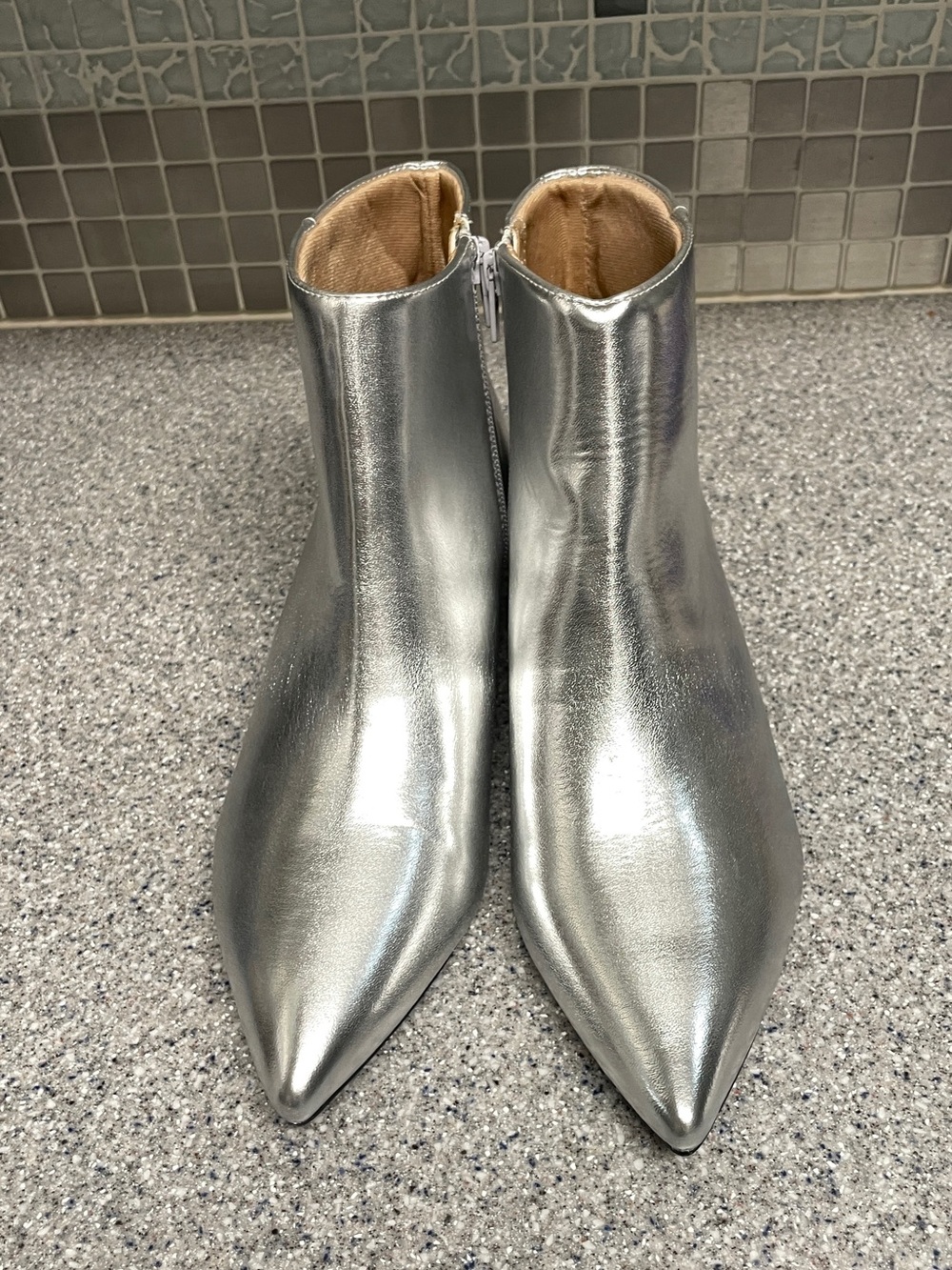 LIFESTRIDE SILVER METALLIC MAYA ANKLE BOOTS KITTEN HEEL SIZE 10 / 41 NEW